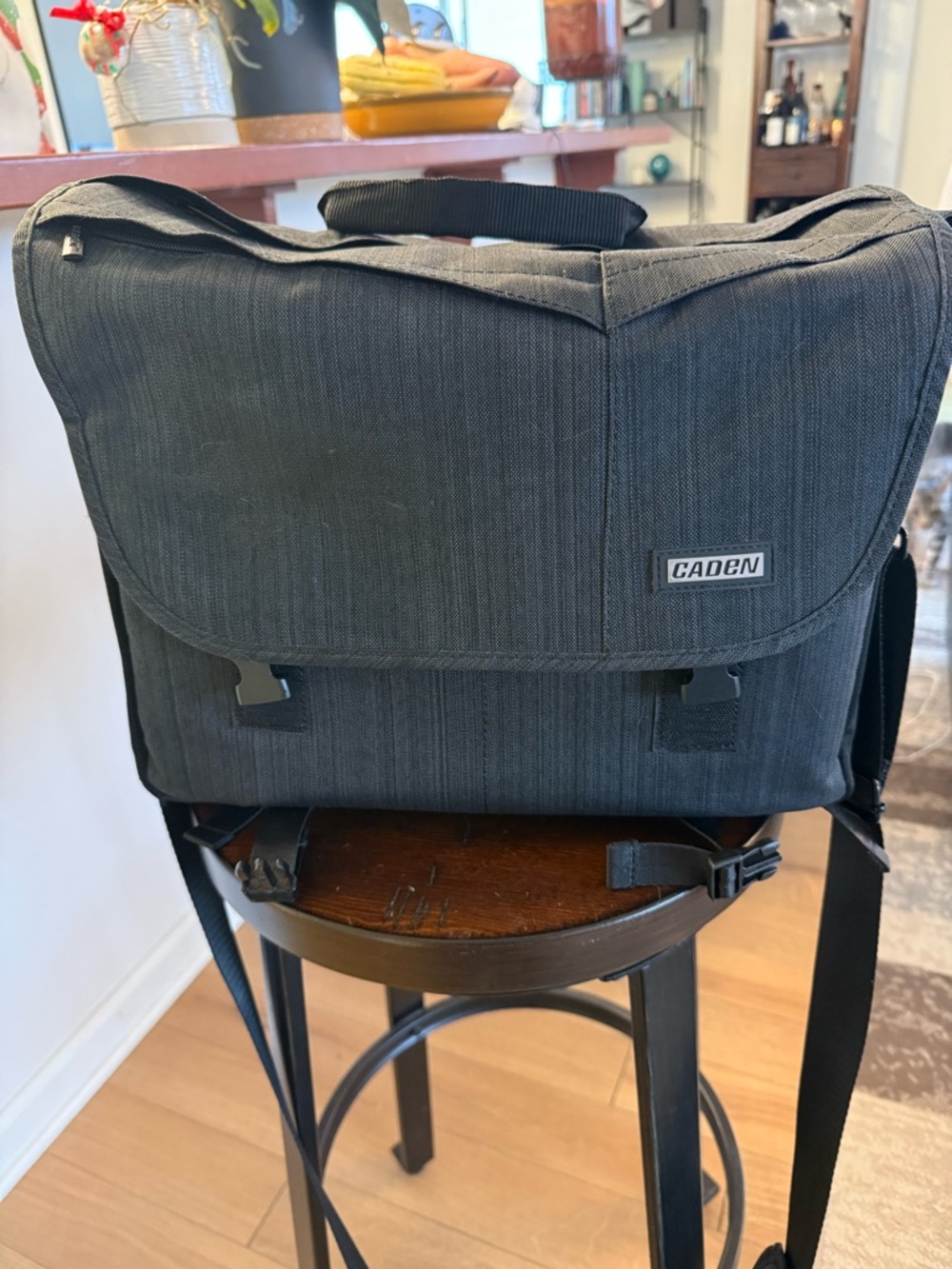 Caden Camera Bag Messenger Style